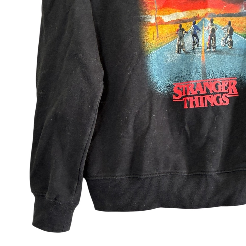 Stranger Things | Netflix cotton crewneck graphic tee sweatshirt - Picture 5 of 12